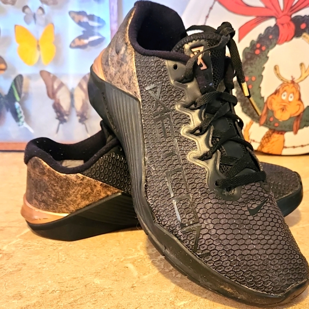RARE Women's Nike Rose Gold Metcon 5's
